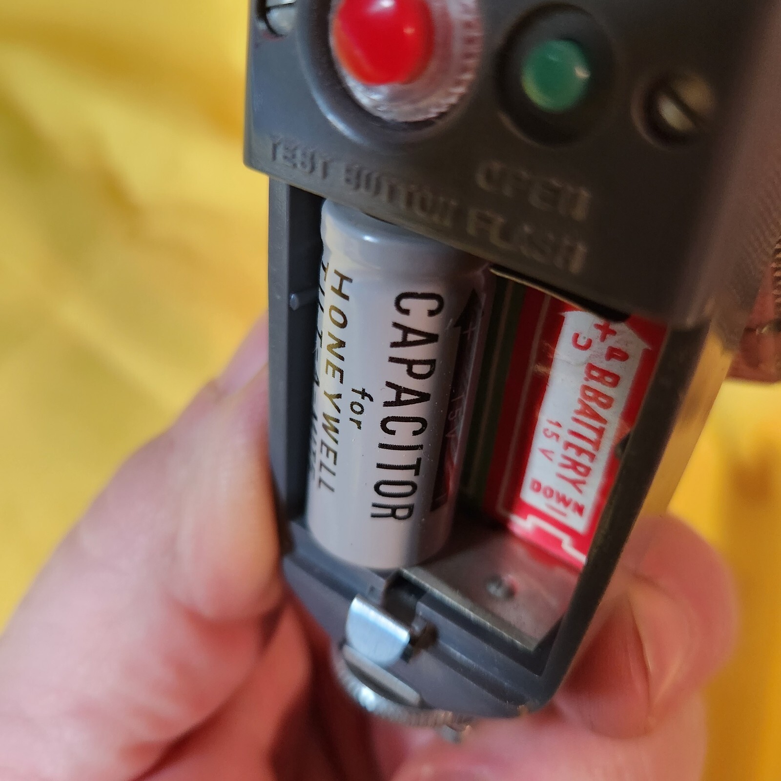 Vintage Honeywell Heiland Tilt-a-Mite Camera Flash *UNTESTED* 15v Bat Required