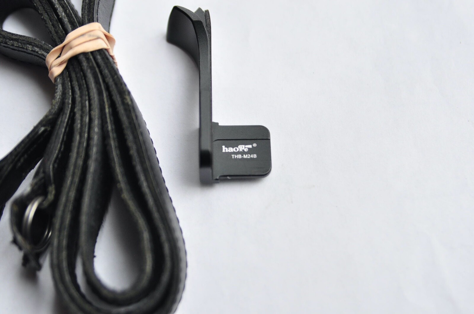 Leica Strap and Haoge M24B thumbs Up grip for Leica Typ M240,M240P,MTyp262