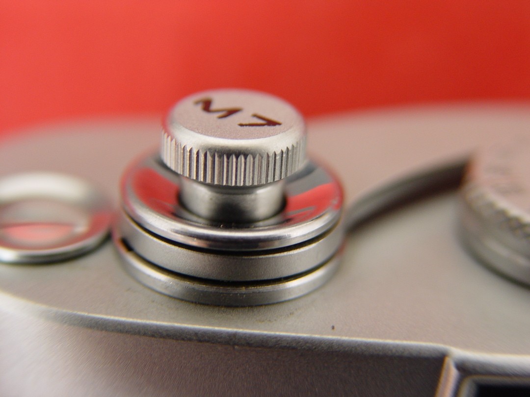 Leica M7 Soft Release & Tie-Pin ………. Very Rare !!