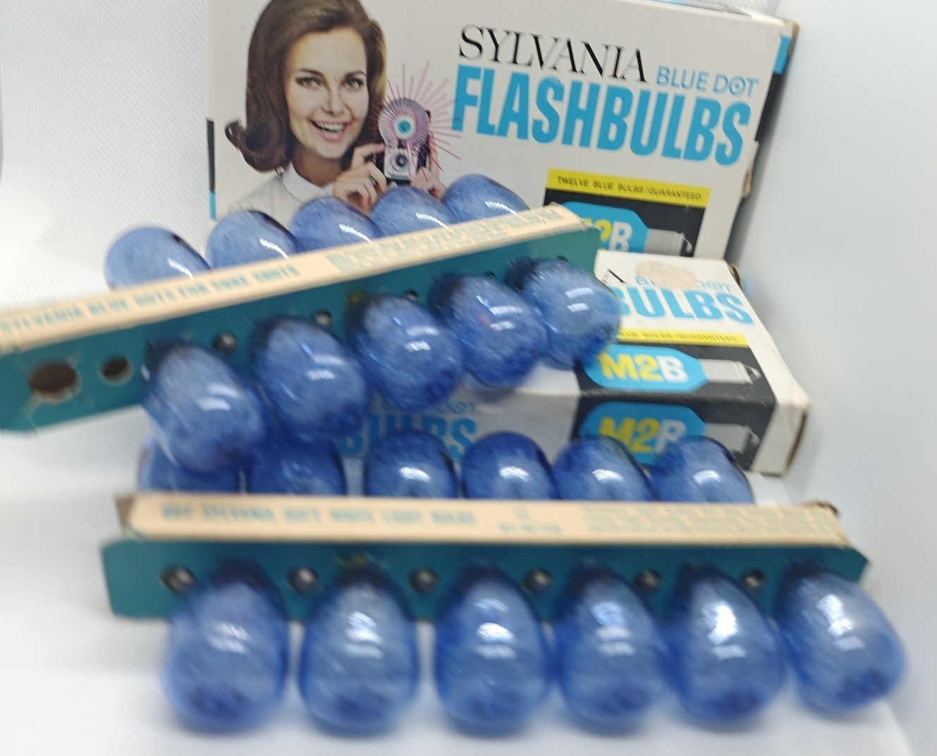 Vintage Sylvania Blue Dot Flashbulbs M2B Unused Open Box