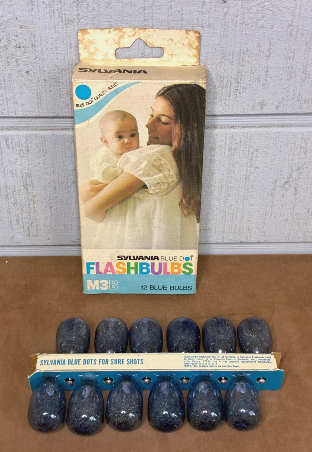 Vintage SYLVANIA M3B Blue Dot Flashbulbs ~ New Old Stock ~ 12 Bulbs