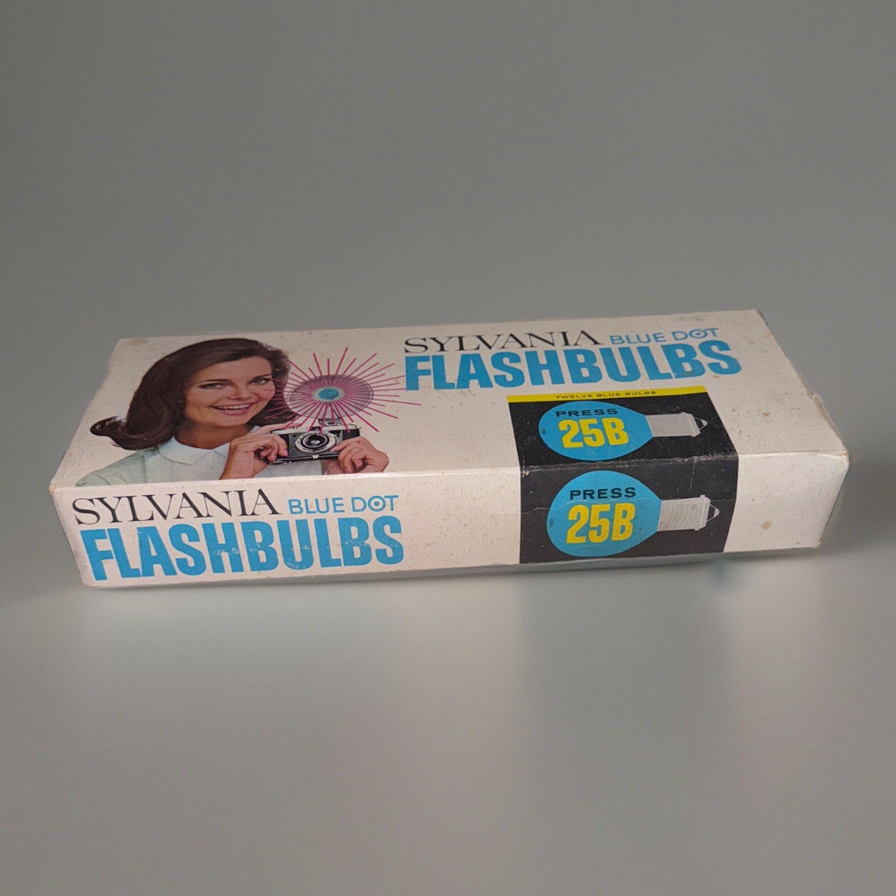 Vintage SLYVANIA BLUE DOT FLASHBULBS 25B, 12/pack