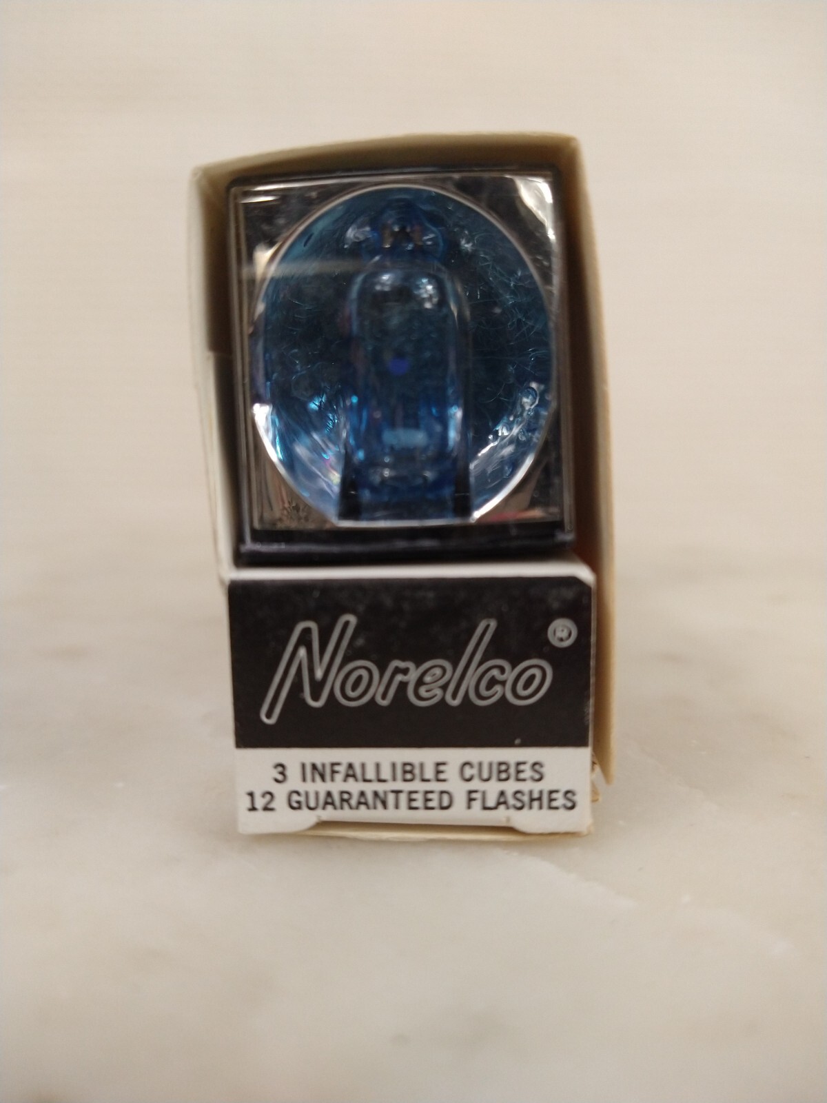 Vintage Norelco Flash Cubes 36 Cubes 144 Flashes Full Case Counter Display NOS