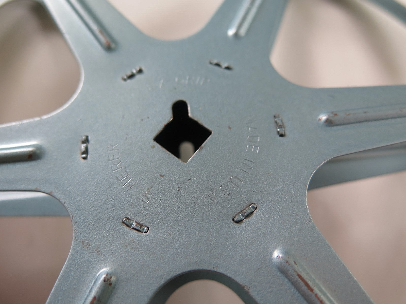 8mm Blue Metal 7″ Diameter Film Case w/Empty Reel S HERER EZ-GRIP MADE IN USA