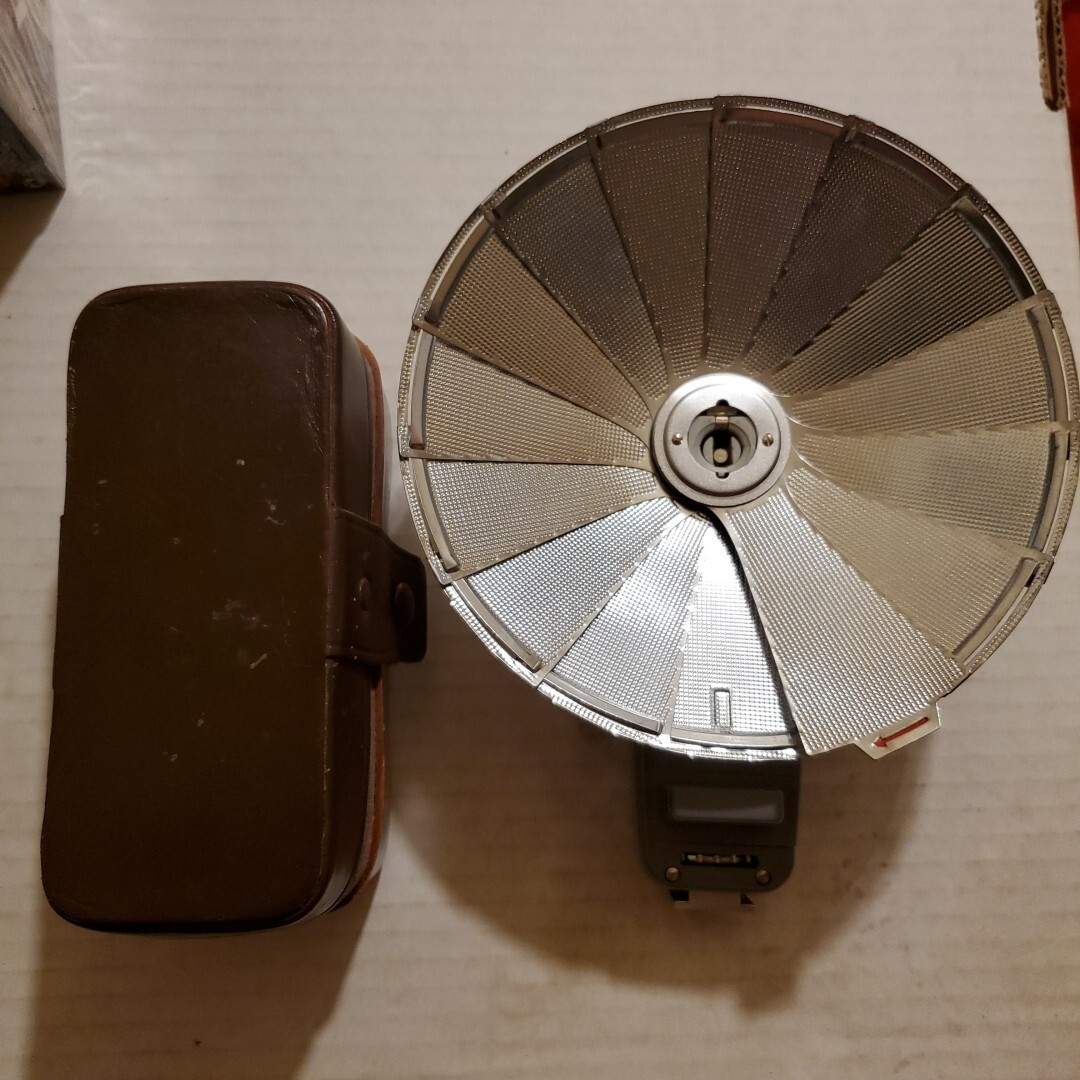 Accura Bouncemaster Camera Flash Circular With Snap Case Untested Vtg.