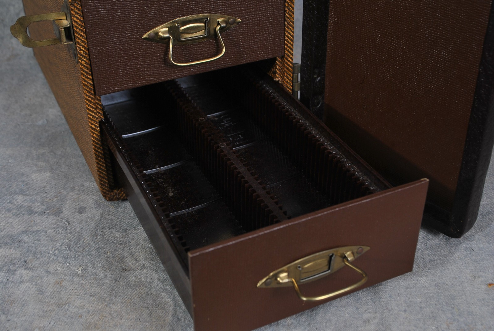 Barnett & Jaffe of Philadelphia Portable Baja Slide Case That Holds 300 Slides