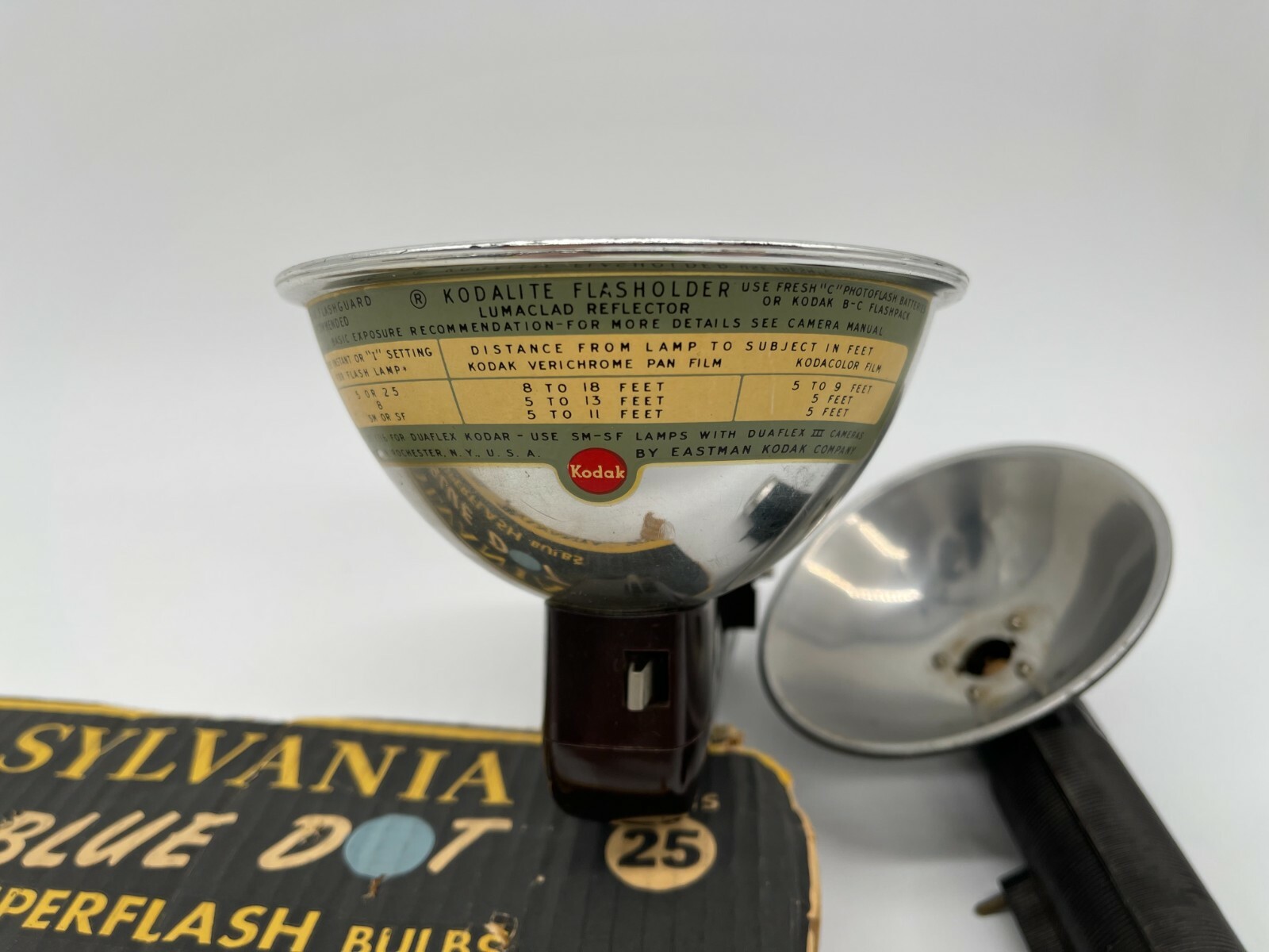 Kodak Kodalite Flasholder Lot w/Argus Sylvania Blue Dot Super Flash Bulbs P25
