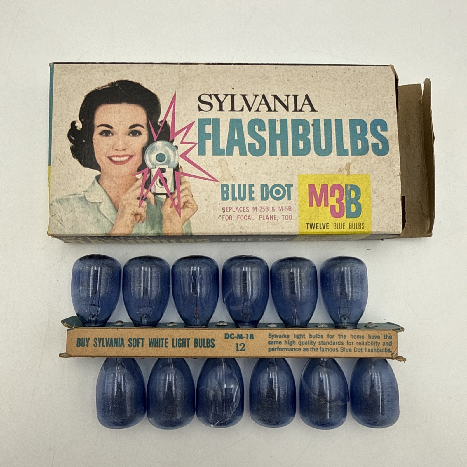 Vintage Sylvania M3B Blue Dot Flashbulbs Full Box Of 12 Bulbs New Old Stock