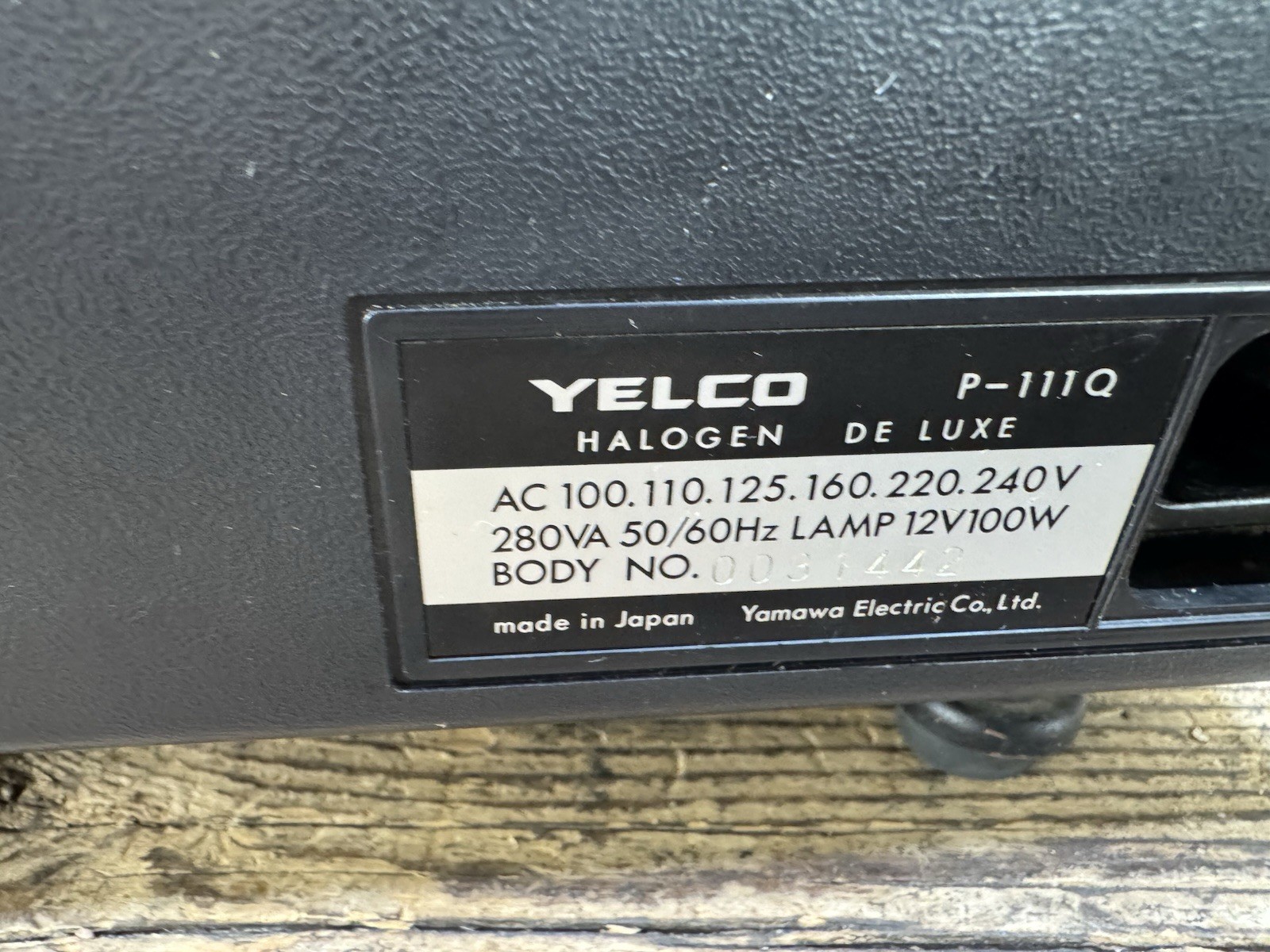 yelco projector P-111Q Vintage Halogen Deluxe For Parts