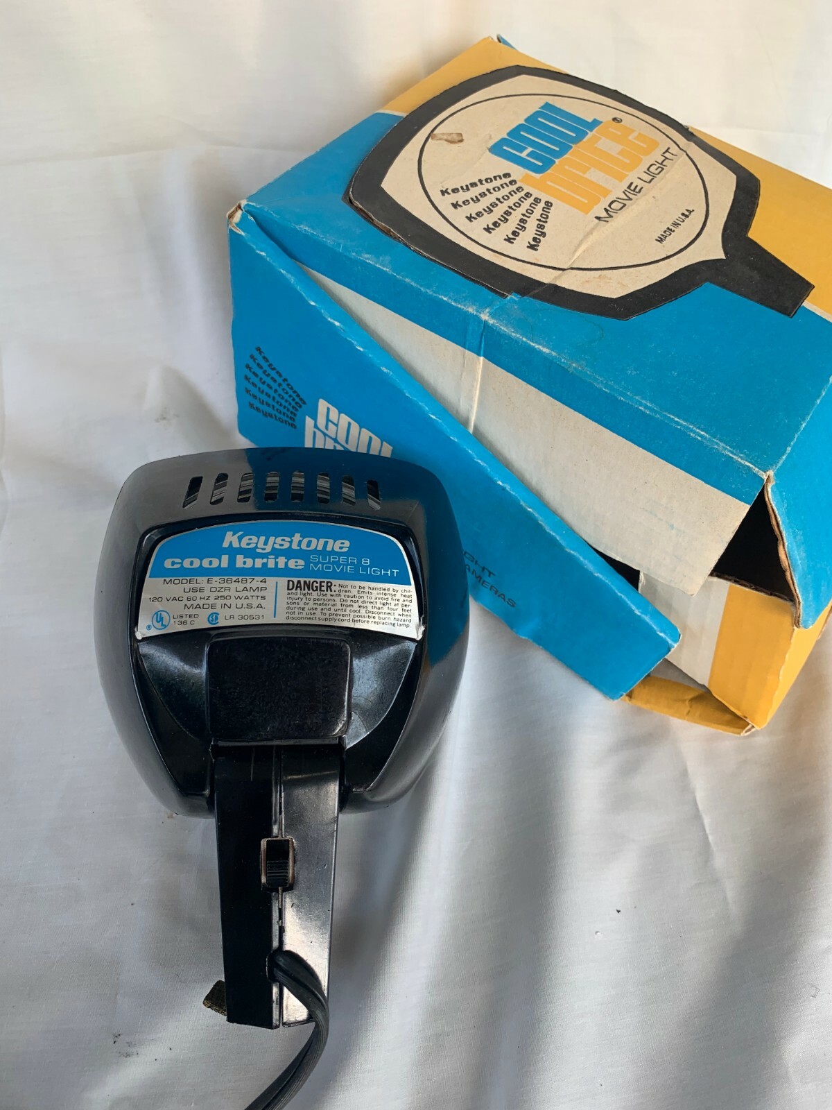 Working Keystone Cool Brite Movie Light & Box For Super 8 Movie Camera -GE Bulb