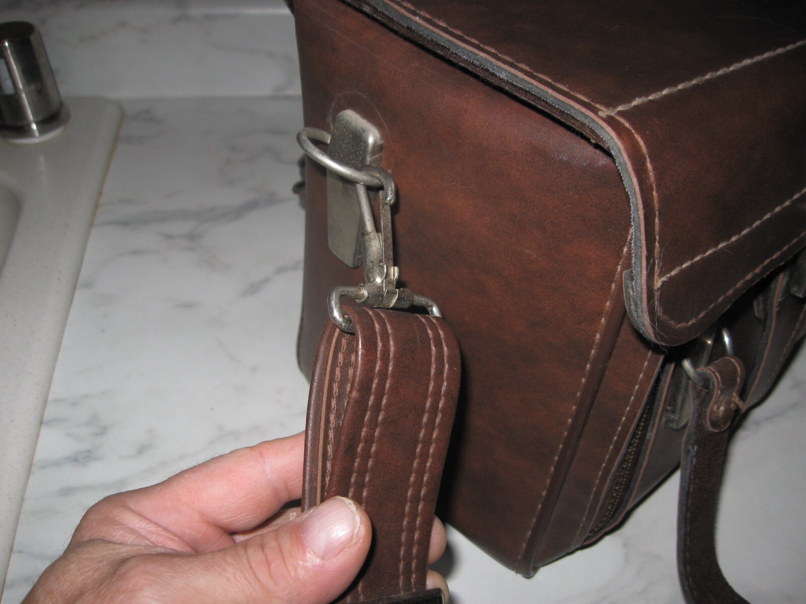 Vintage 11″ x 9″ x 7″ – Brown Leather Camera Bag / Case – With Strap doctor