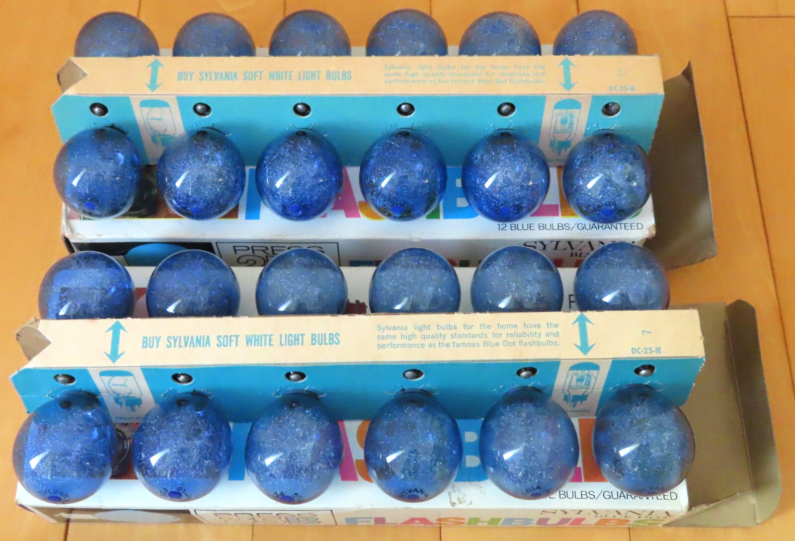 VTG 1960s Lot of 24 Sylvania Blue Dot Press 25B Blue Flashbulbs