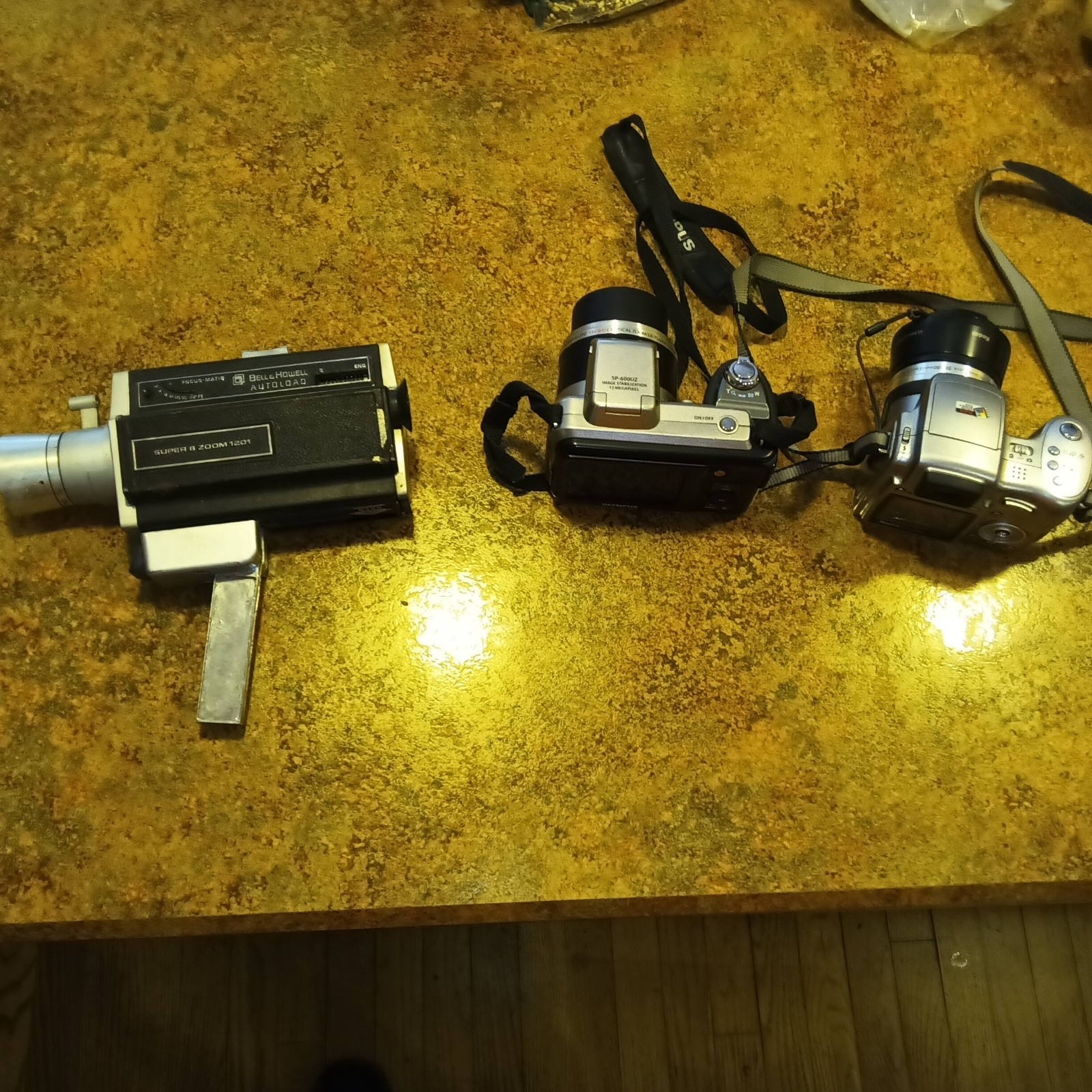 (3) Camara Lot For Parts, Bell &Howell, Kodak And Olympus!