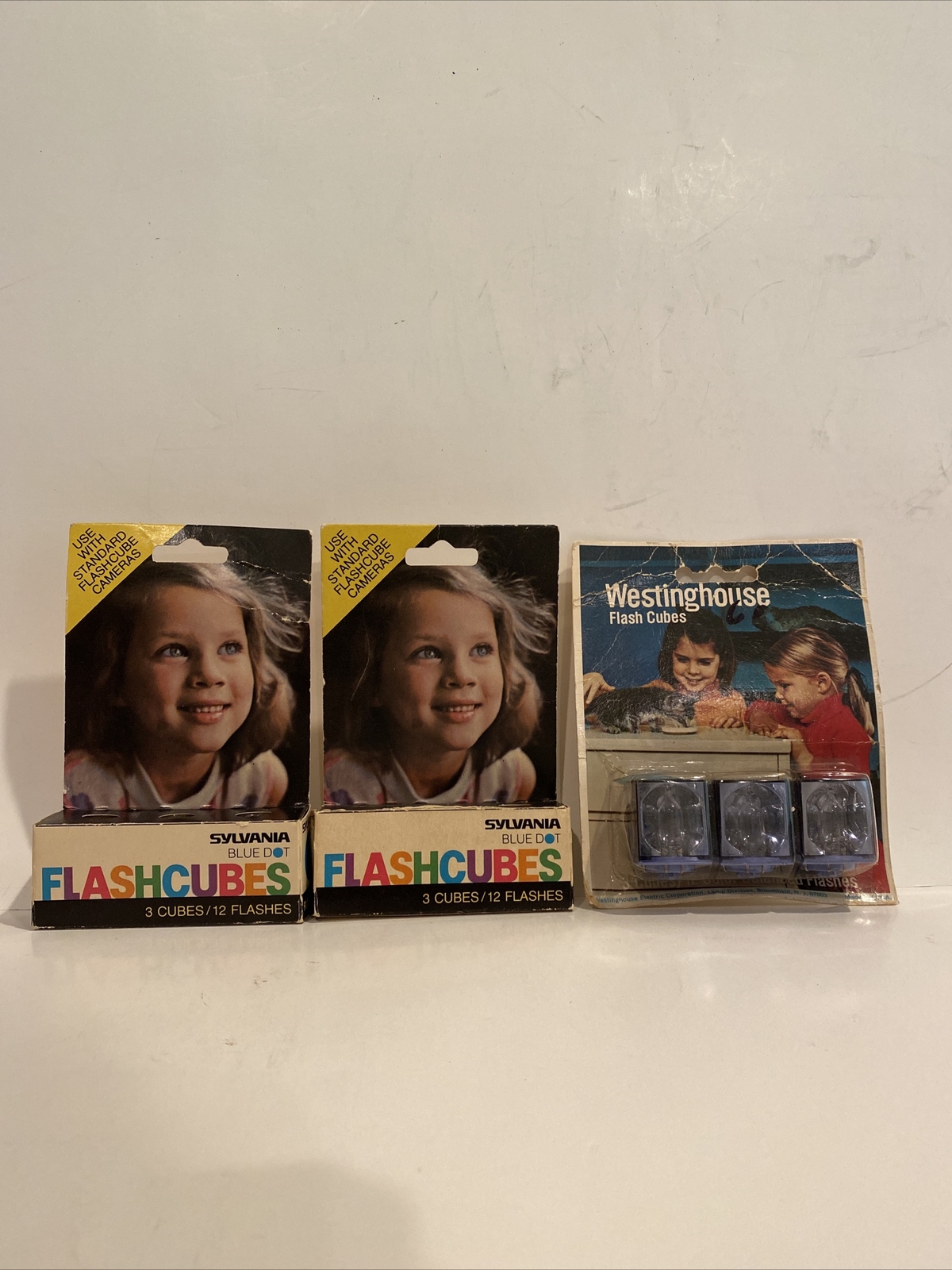 9 Sylvania BLUE DOT & Westinghouse Flash cubes. 36 total flashes Lot new￼