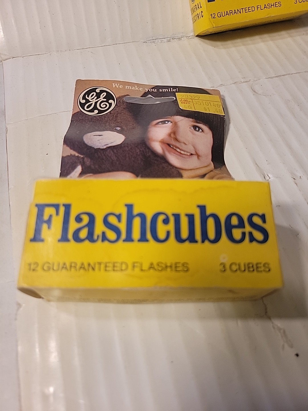 flash cubes 8 cubes vintage Ge fits many Cameras
