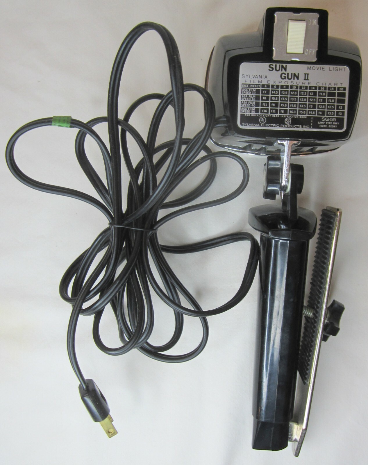 1962 Sylvania Sun Gun II Movie Light DWY Lamp 3400K 110V Fold Down Bracket