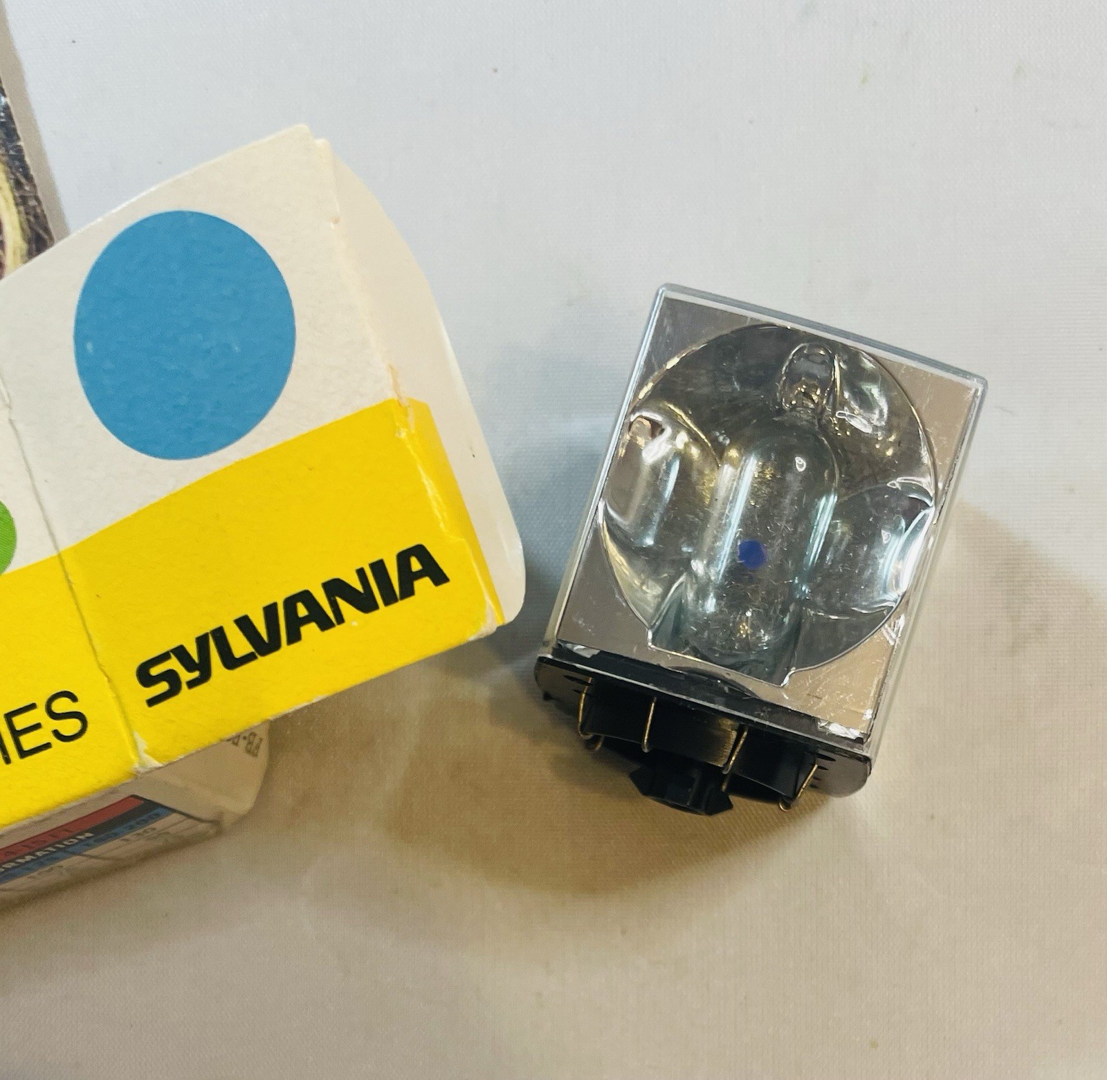 Vintage Sylvania Blue Dot Flashcubes Package of 3 Cubes (12 Flashes)