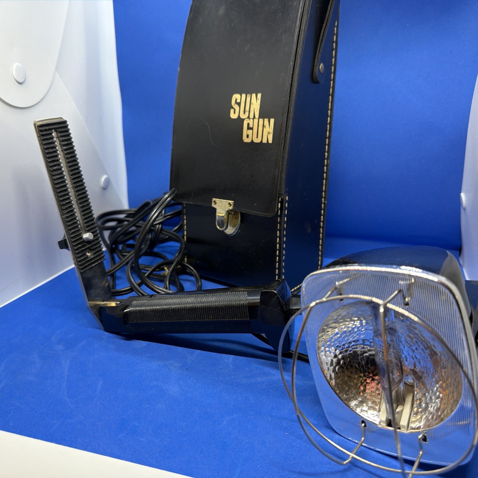 Vintage Sylvania Sun Gun II Movie Light With Original case Lens & Bulb Guard