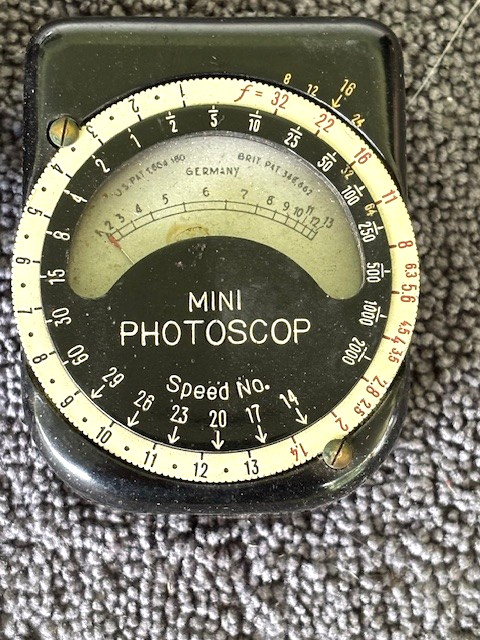 Vtg. Mini Photoscop Photo Electric Exposure Light Meter w/Case Germany Untested