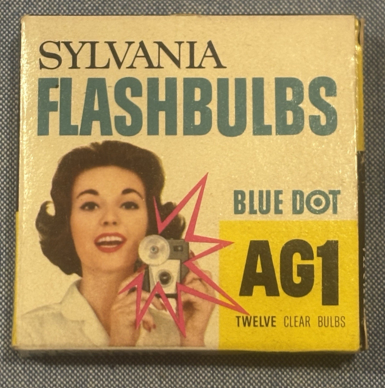 Sylvania Flashbulbs Blue Dot AG1 12 Pack Box. Only 11 Bulbs Plus Original Box