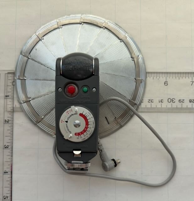Vintage HONEYWELL TILT-A-MITE Camera Flash Collapsible Fan Style w/ Case