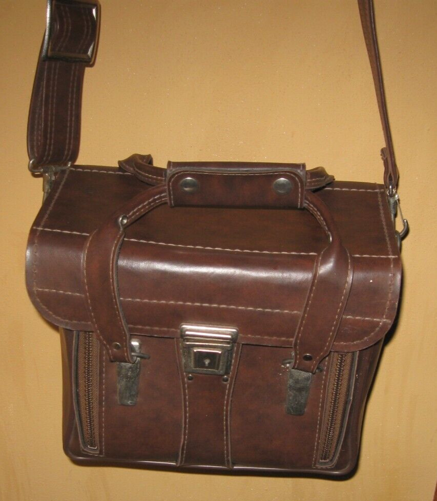 Vintage 11″ x 9″ x 7″ – Brown Leather Camera Bag / Case – With Strap doctor