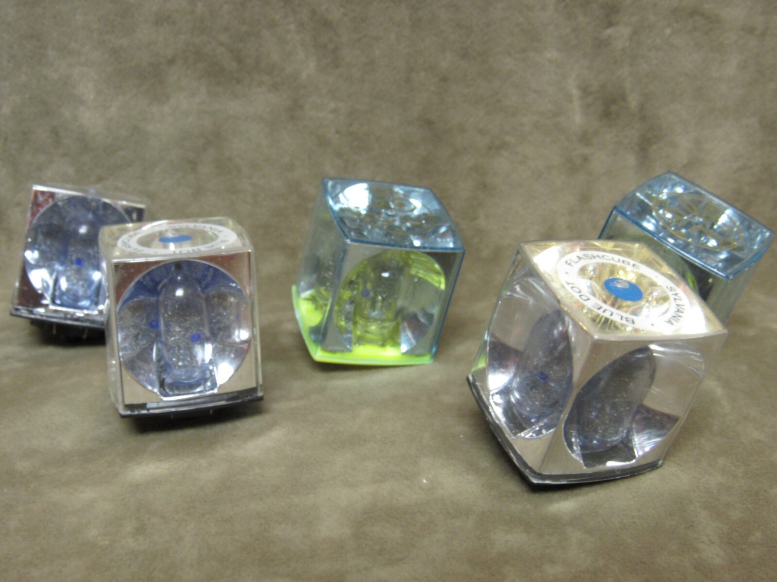 5 Vintage Plastic/Glass Fashcubes Circa 1970’s Sylvania Blue Dot and GE Brands