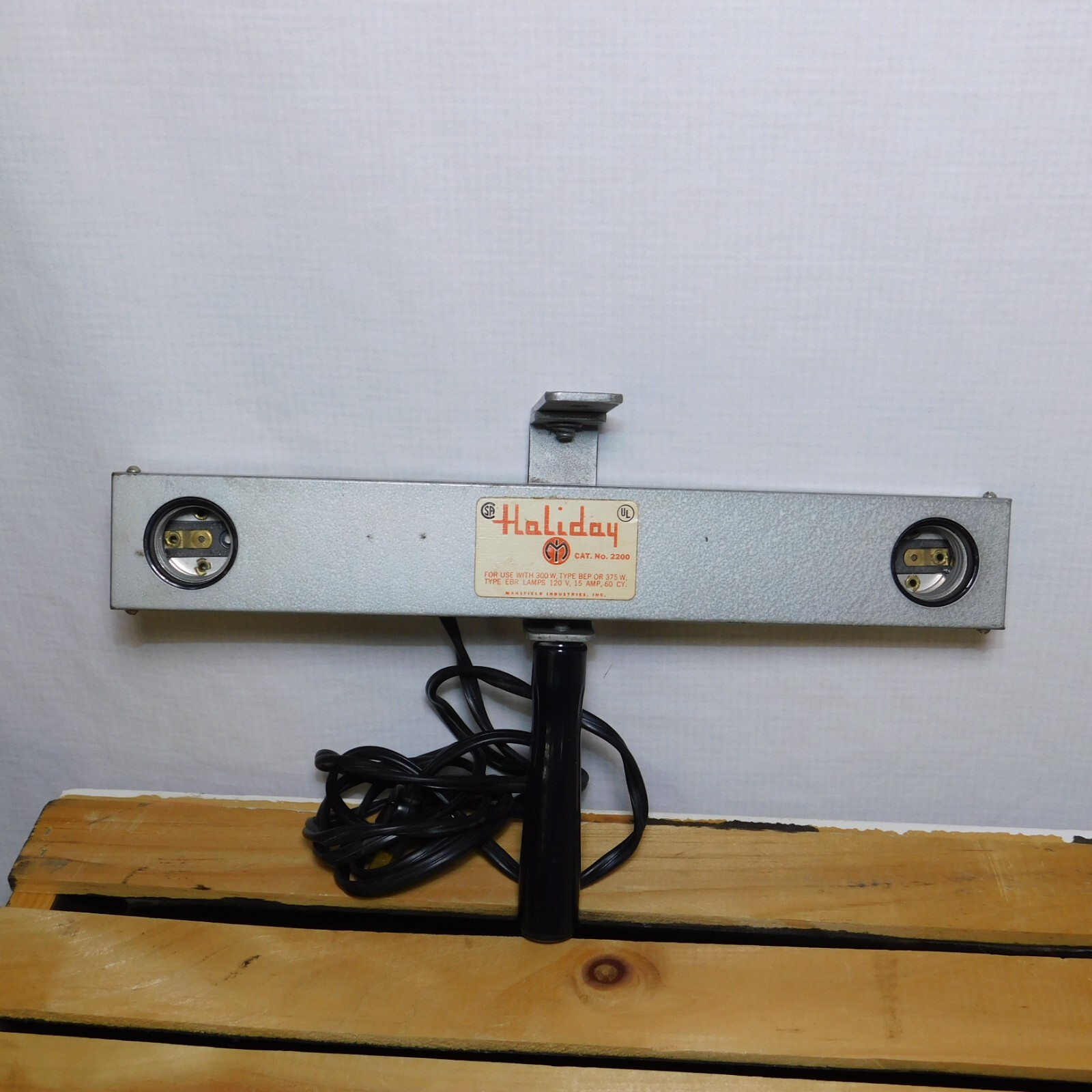 Vintage 1960s HOLIDAY 2200 Electric Camera Movie Film Filming 2 Bulb Light Bar