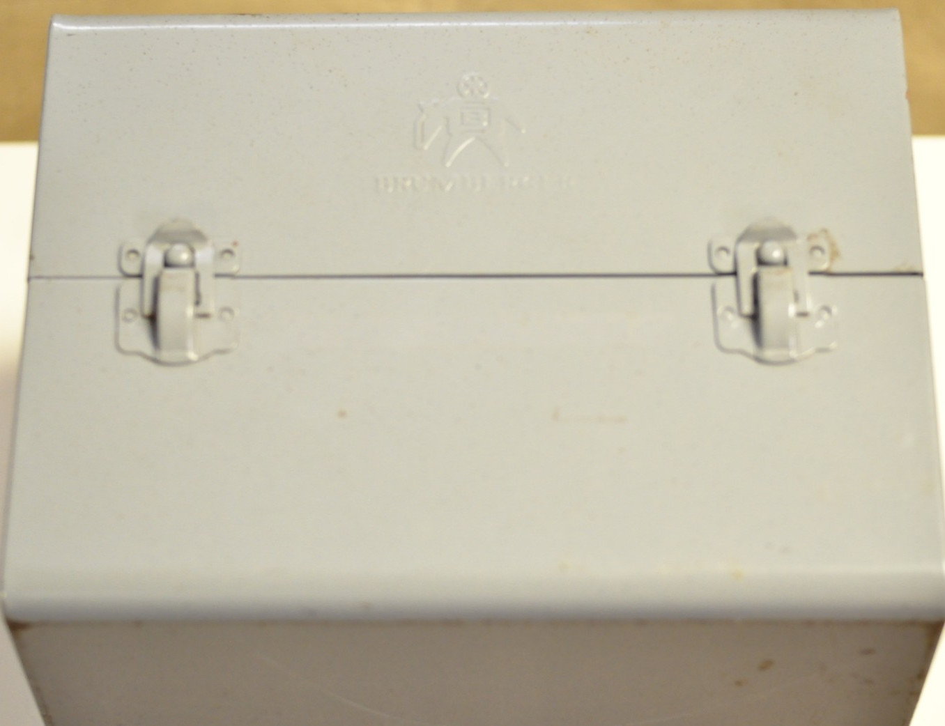 Brumberger metal movie case with 11-7 inch reels/cans. READ.