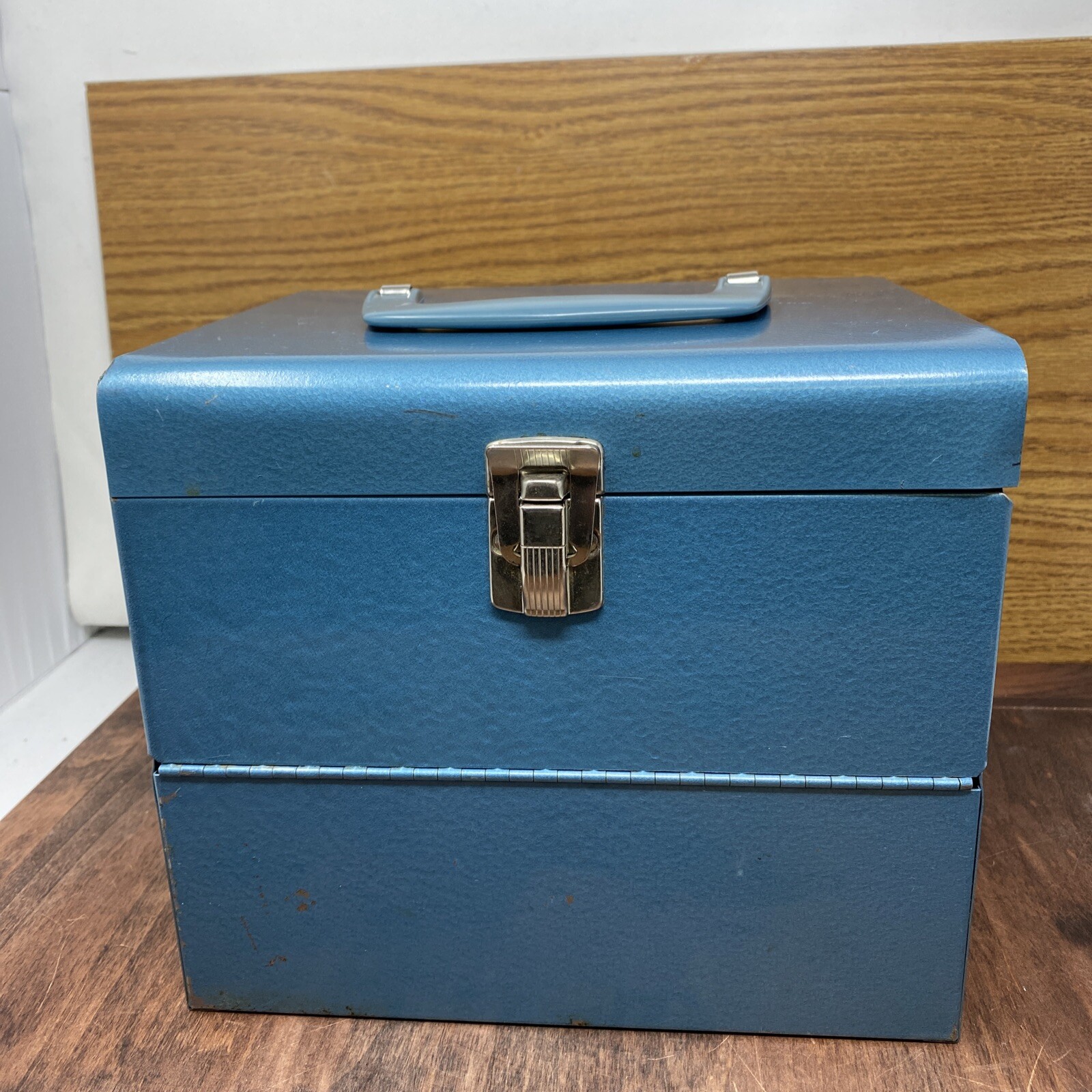Vintage Blue Logan De luxe Metal 8mm Film Chest Carrying Case-Holds x12 5″ Reels