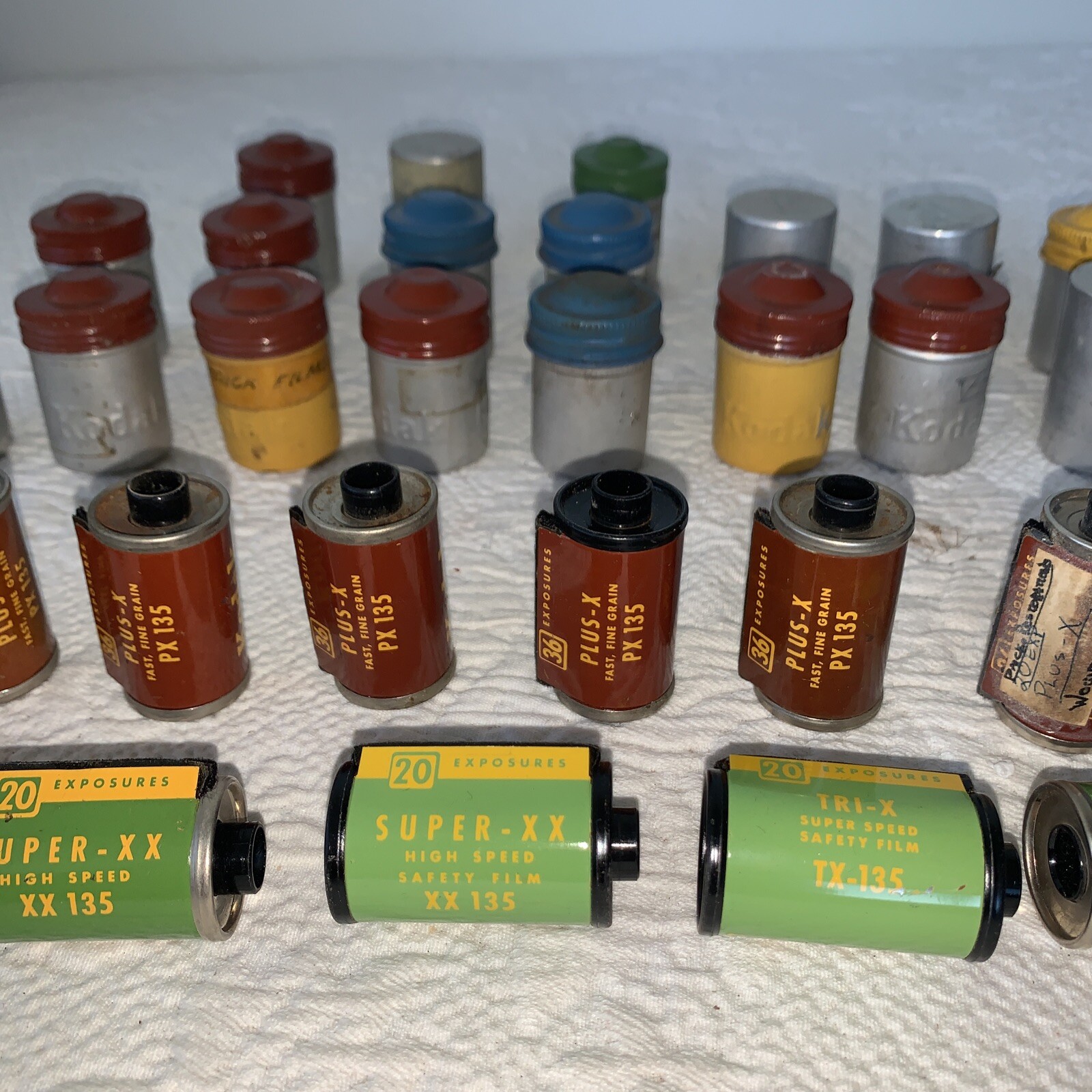 Vintage Metal 35mm Embossed Film Canisters w Lids Kodak + Film Roll Mixed Lot 18