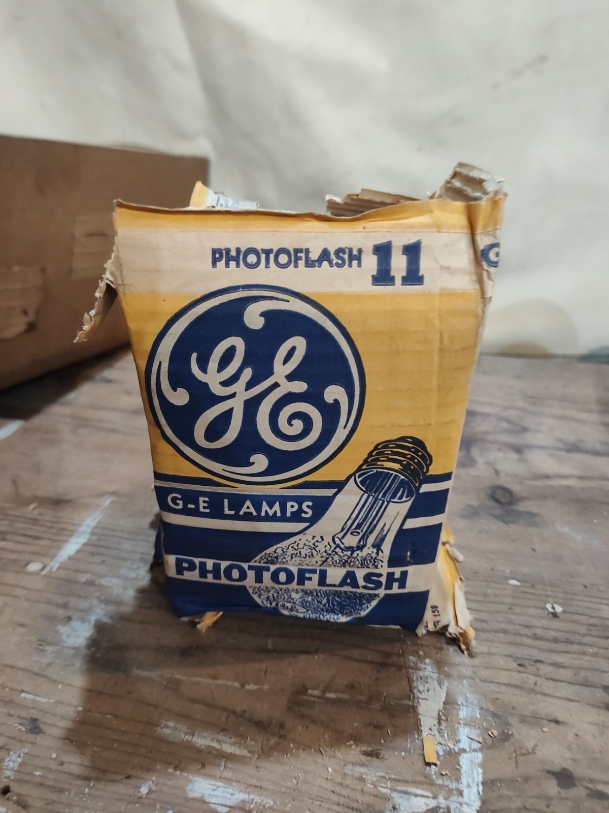 NOS Vintage GE General Electric Photoflash 11 Flash Bulb Total (6)