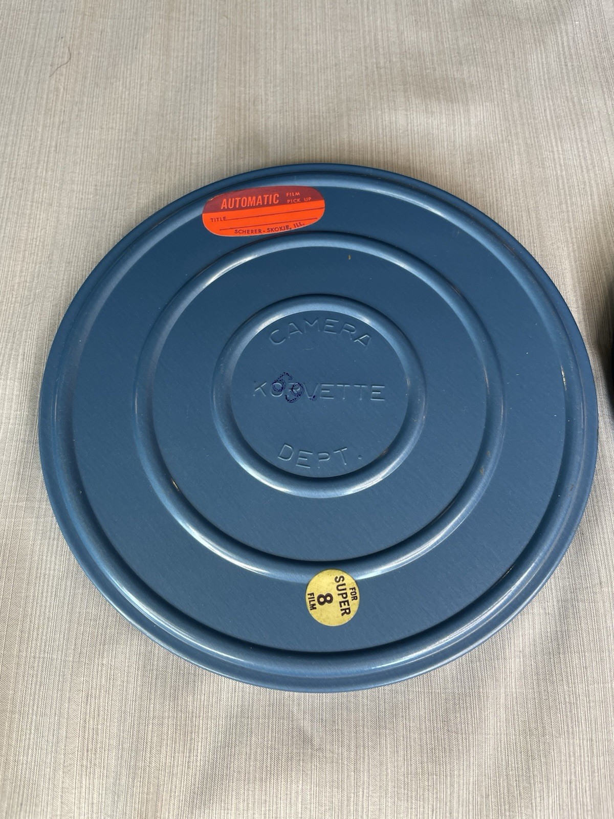 Korvette Camera Dept 8 mm Metal Cases Movie Reels 7″ Lot of 2 **EXCELLENT**