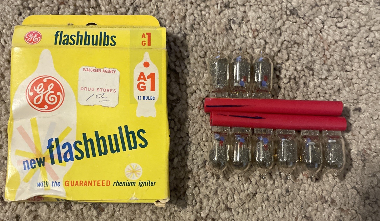 9 Vintage GE AG1 Flashbulbs – New in Original Packaging