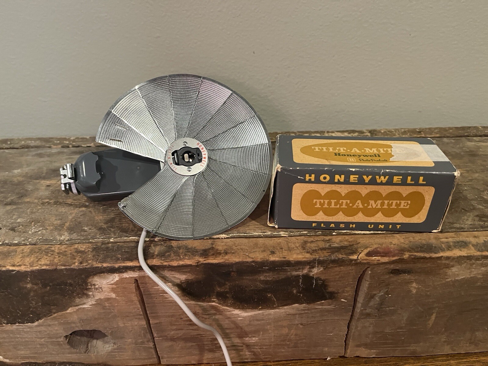 Honeywell Vintage Tilt-A-Mite Camera Flash Gun Collapsible Fan IOB