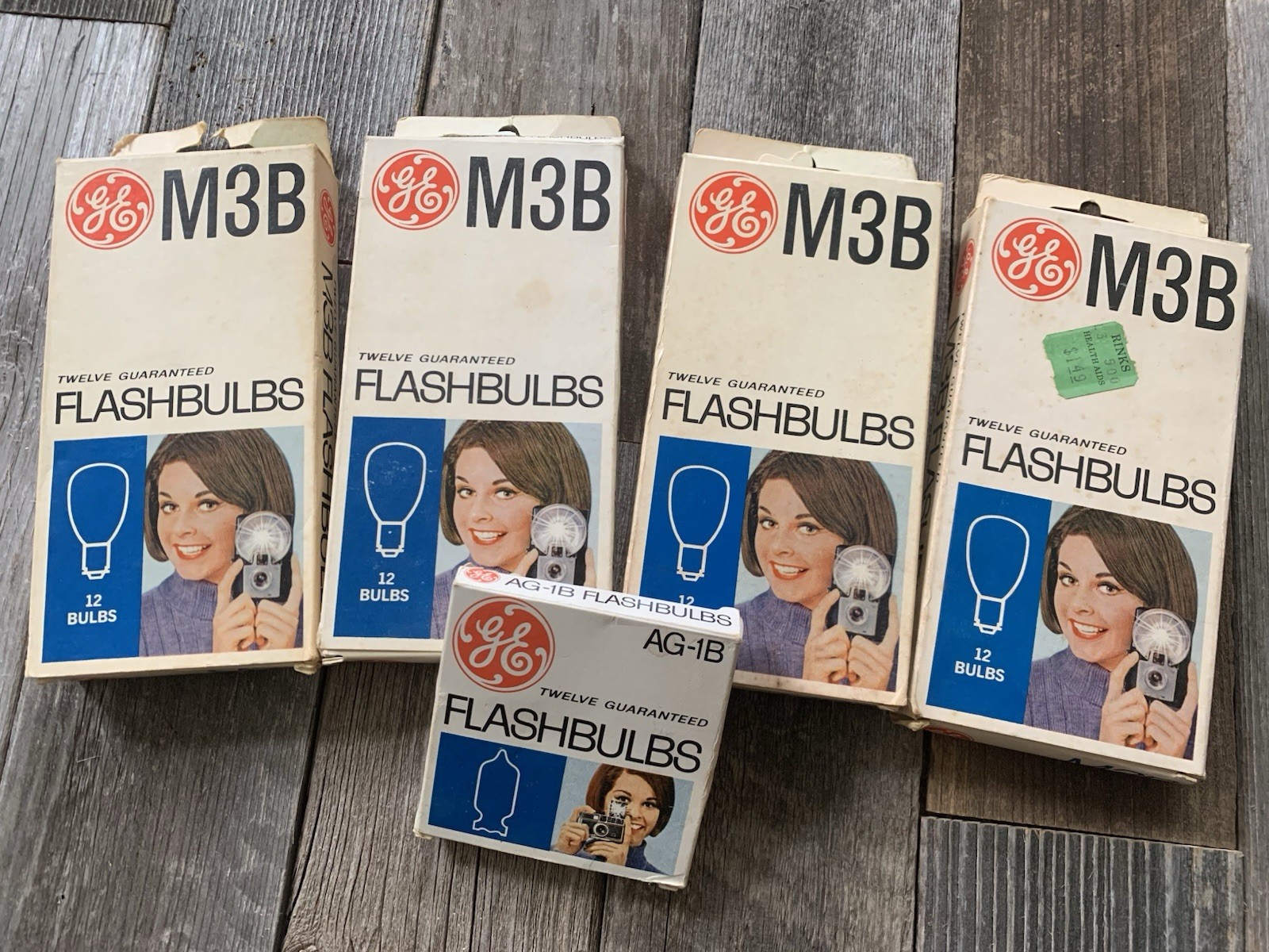 Vintage GE M3B Lot of 42 + AG-1B 5 FLASHBULBS for Film Cameras General Electric
