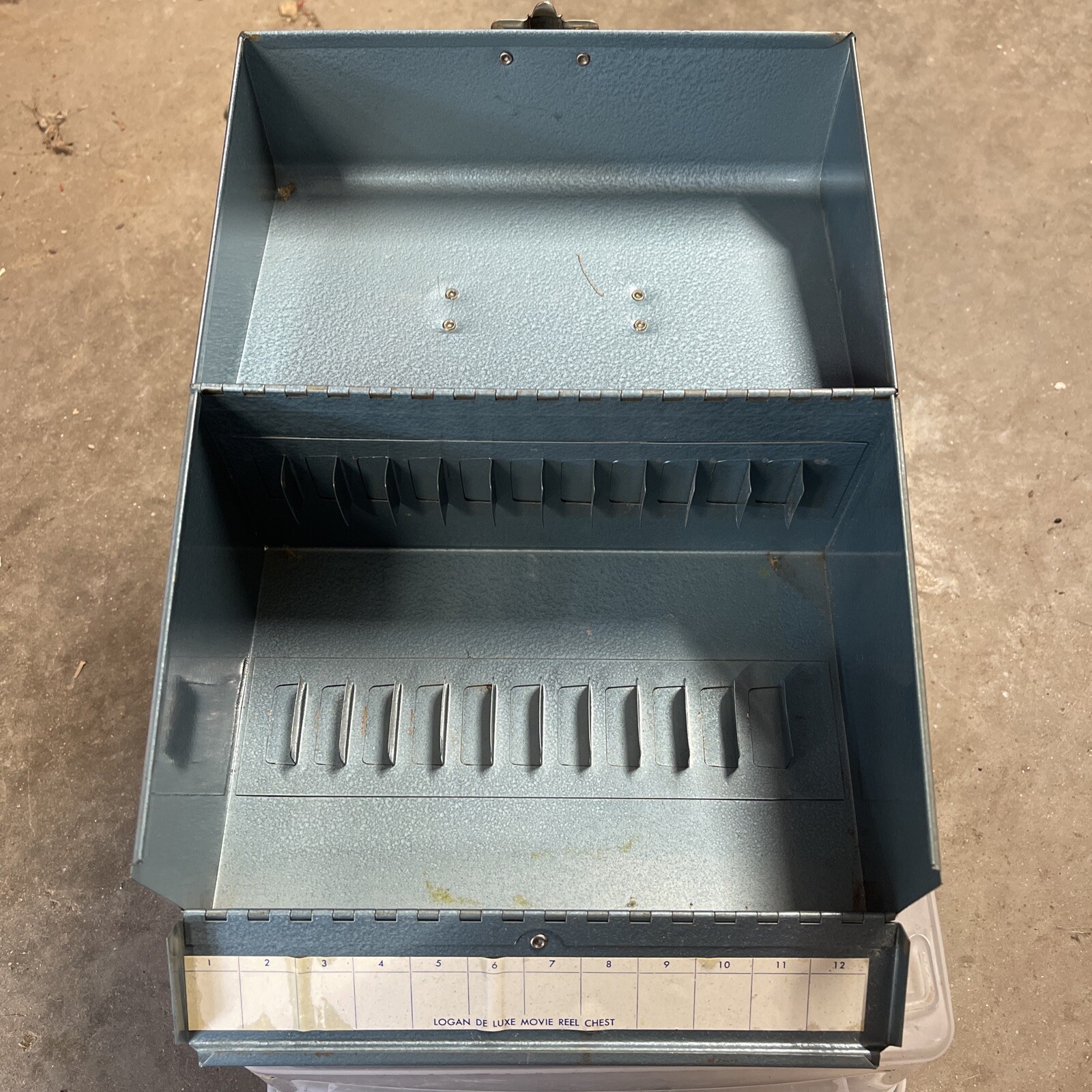 Vintage Logan de Luxe Movie Reel Chest Holds 12 5″ Canisters