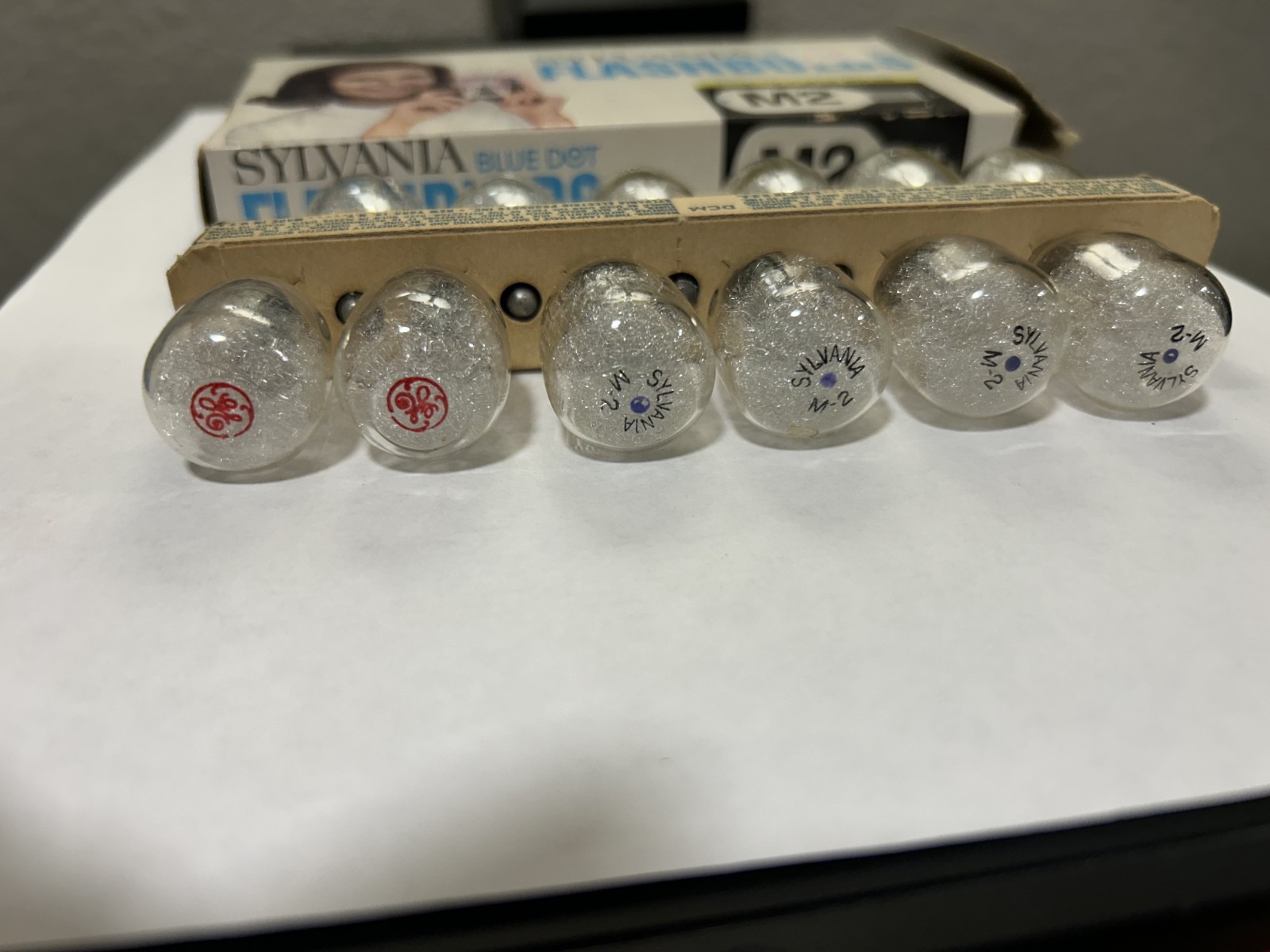 VINTAGE (8) Sylvania Blue Dot Flashbulbs M2B, (4 GE) Flash Camera Bulbs
