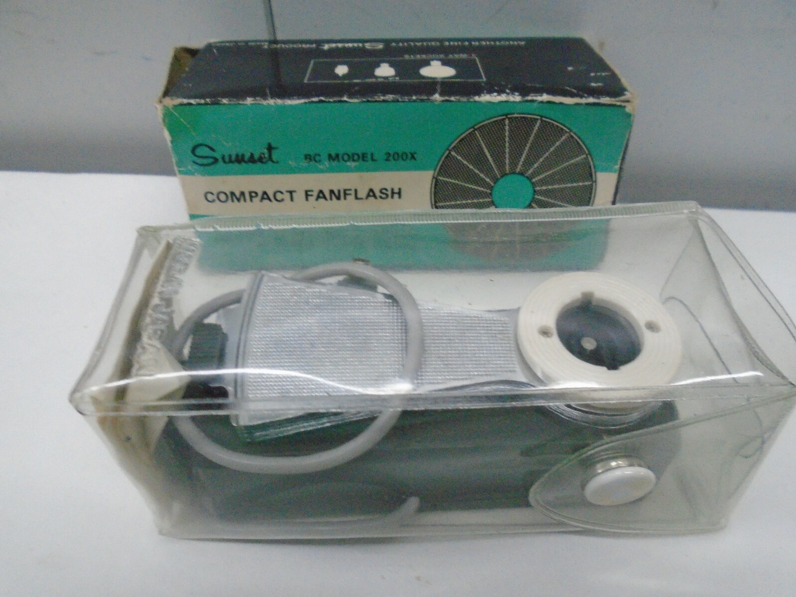 VINTAGE SUNSET COMPACT CAMERA FANFLASH BC MODEL 200X MADE IN JAPAN