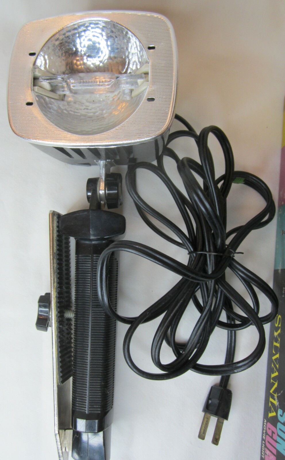 1962 Sylvania Sun Gun II Movie Light DWY Lamp 3400K 110V Fold Down Bracket