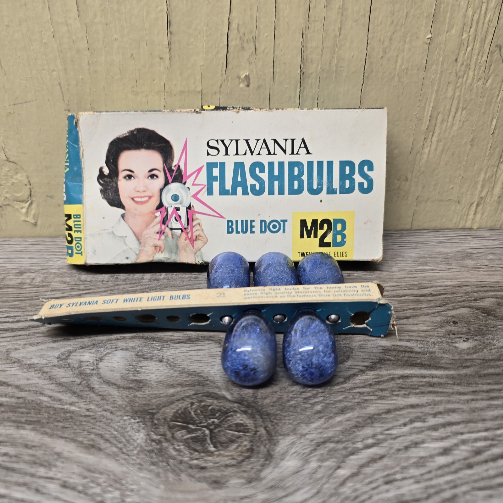 Vintage Sylvania Blue Dot M2B Flashbulbs Partial Pack 5 Bulbs w Original Box