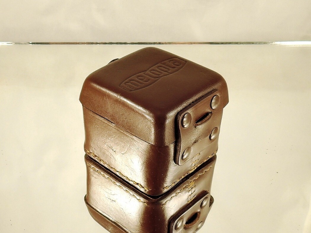 FLEXARET MEOPTA Leather box for a square lens hood B40 and four filters B36