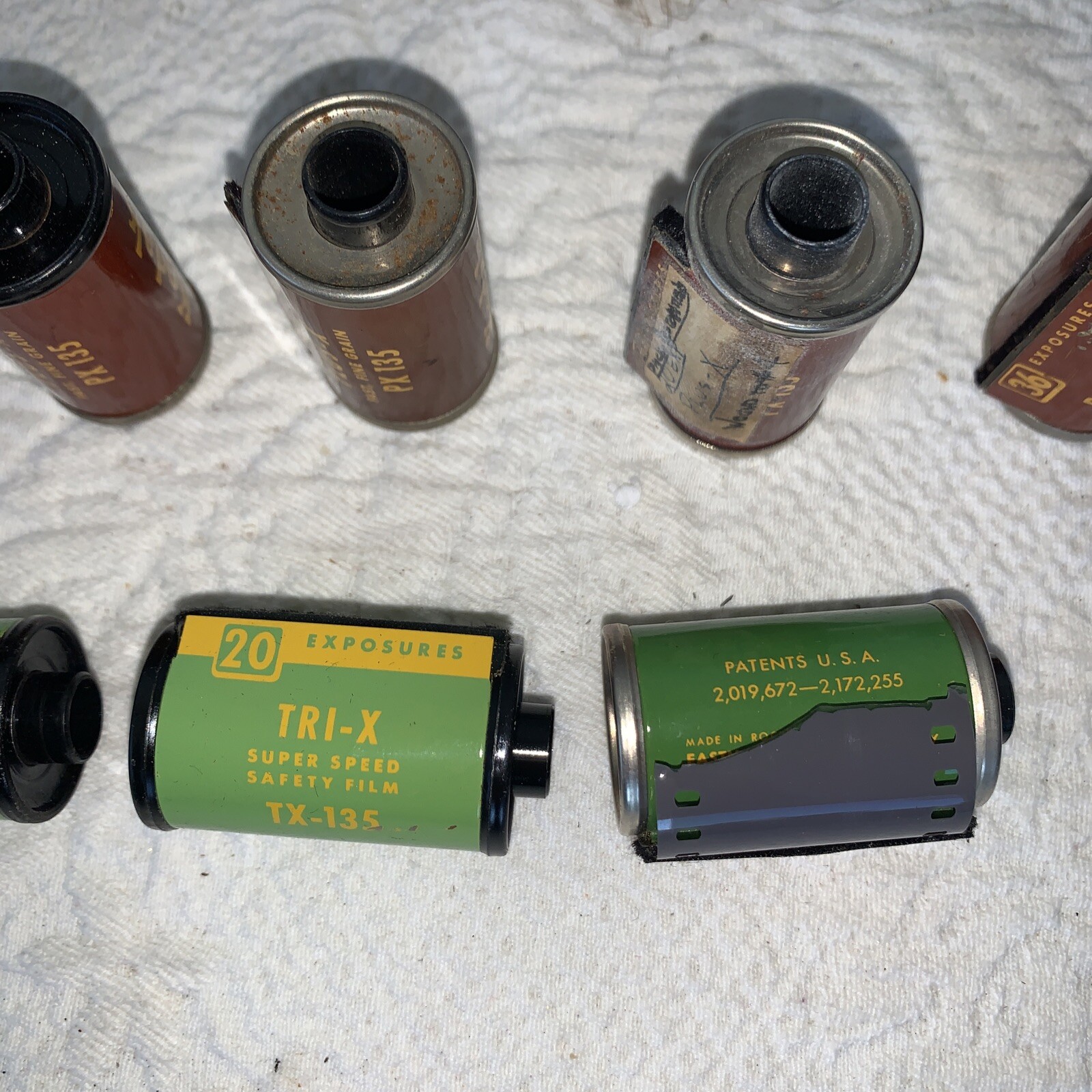 Vintage Metal 35mm Embossed Film Canisters w Lids Kodak + Film Roll Mixed Lot 18