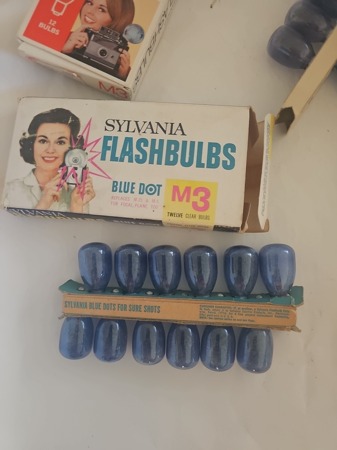 General Electric GE M3 &3 B Flashbulbs Lot of 100 Blue & Clear Flash Bulbs