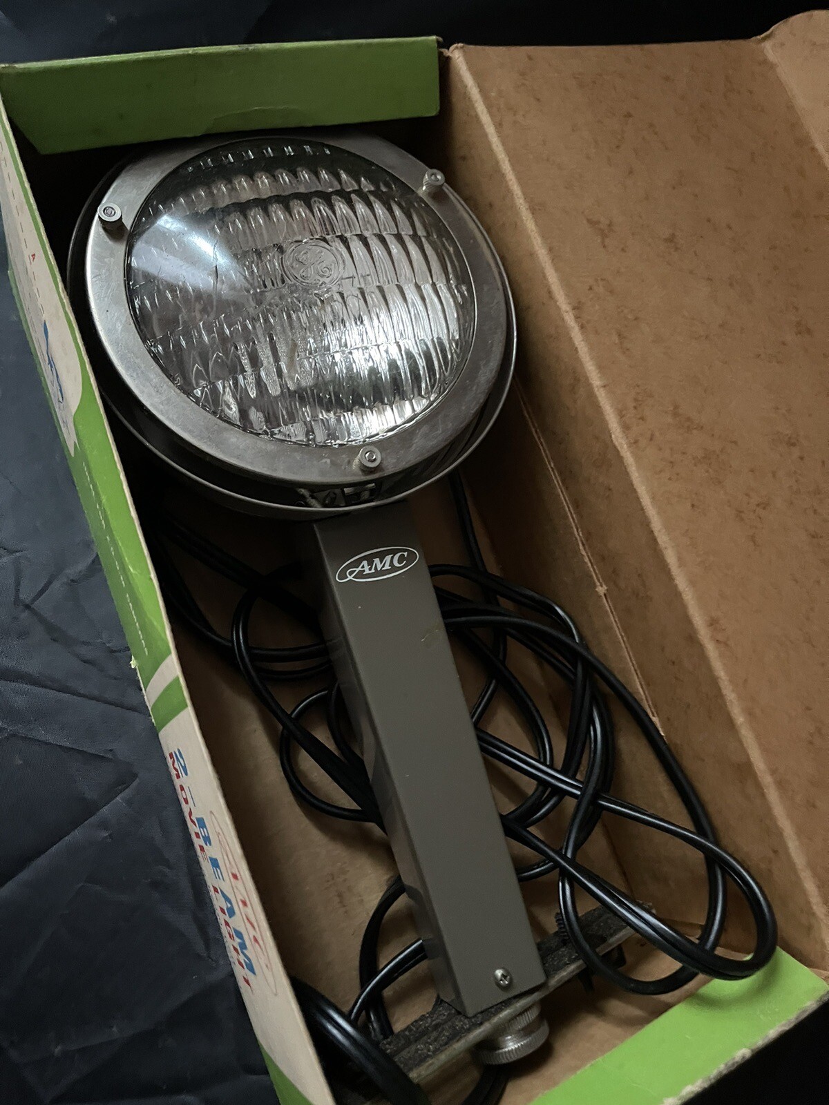 VINTAGE SPOTLIGHT PHOTOGRAPHY 650 WATT HAND HELD SPOTLIGHT AMC L9A 120 VOLT