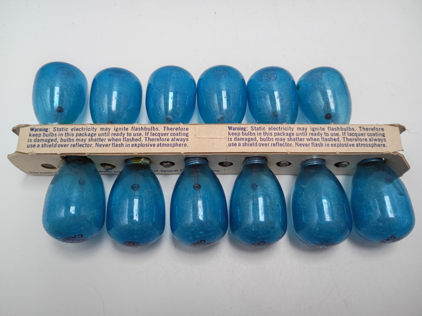 Vtg GE M2B Flashbulbs 12 Blue Bulbs General Electric