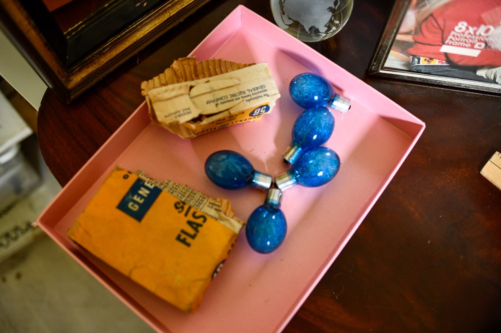 Vintage Lot Flashbulb GE 5B Blue + 10 Clear Screw Base Press Camera Bulbs