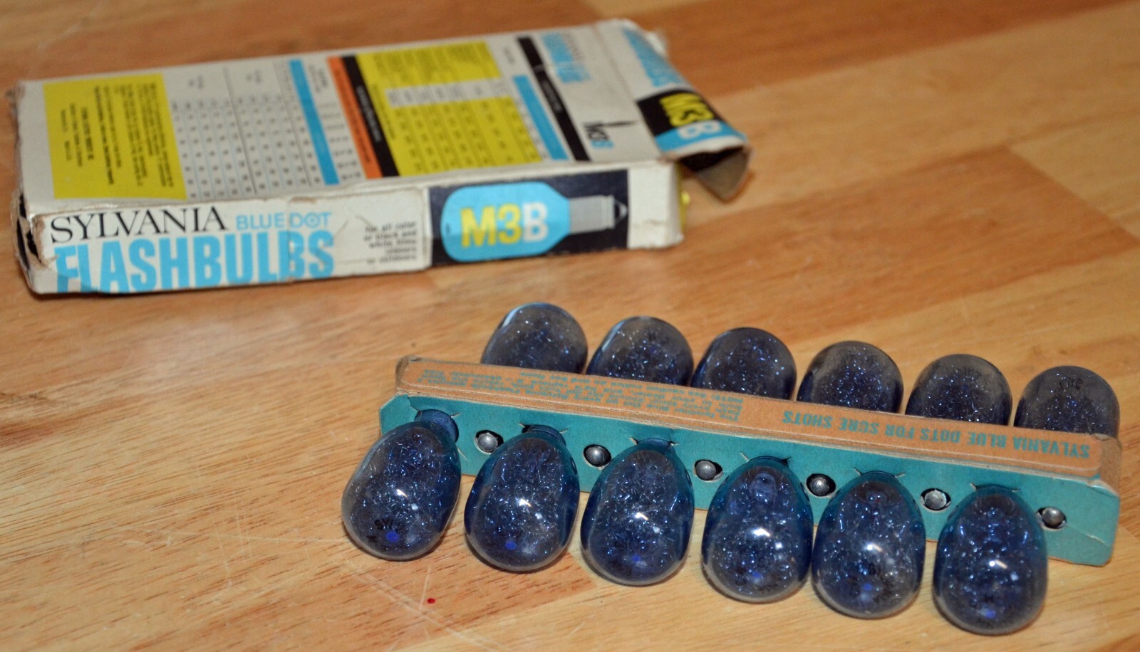 Vintage Box of 12 Sylvania Blue Dot M3B Flashbulbs Open Box Unused NOS NIB NIP