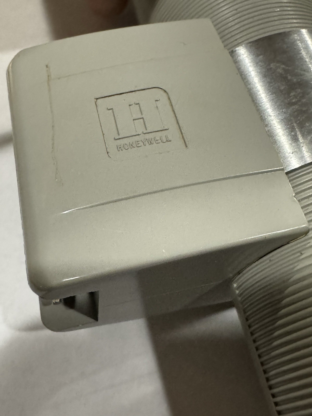 Honeywell Model 65D camera flash in excellent vintage condition.