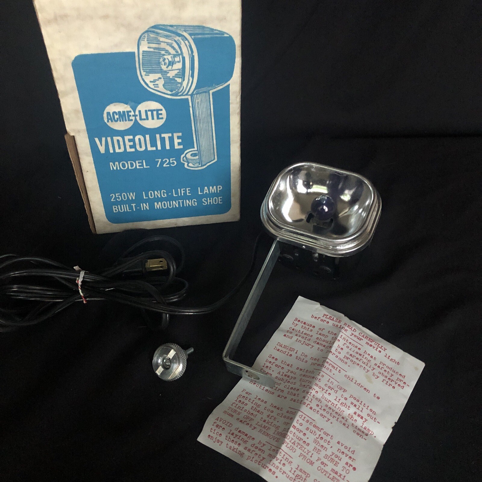 Acme-Lite Videolite Vintage movie light Model 725 250 Watt Lamp- w Mounting Shoe